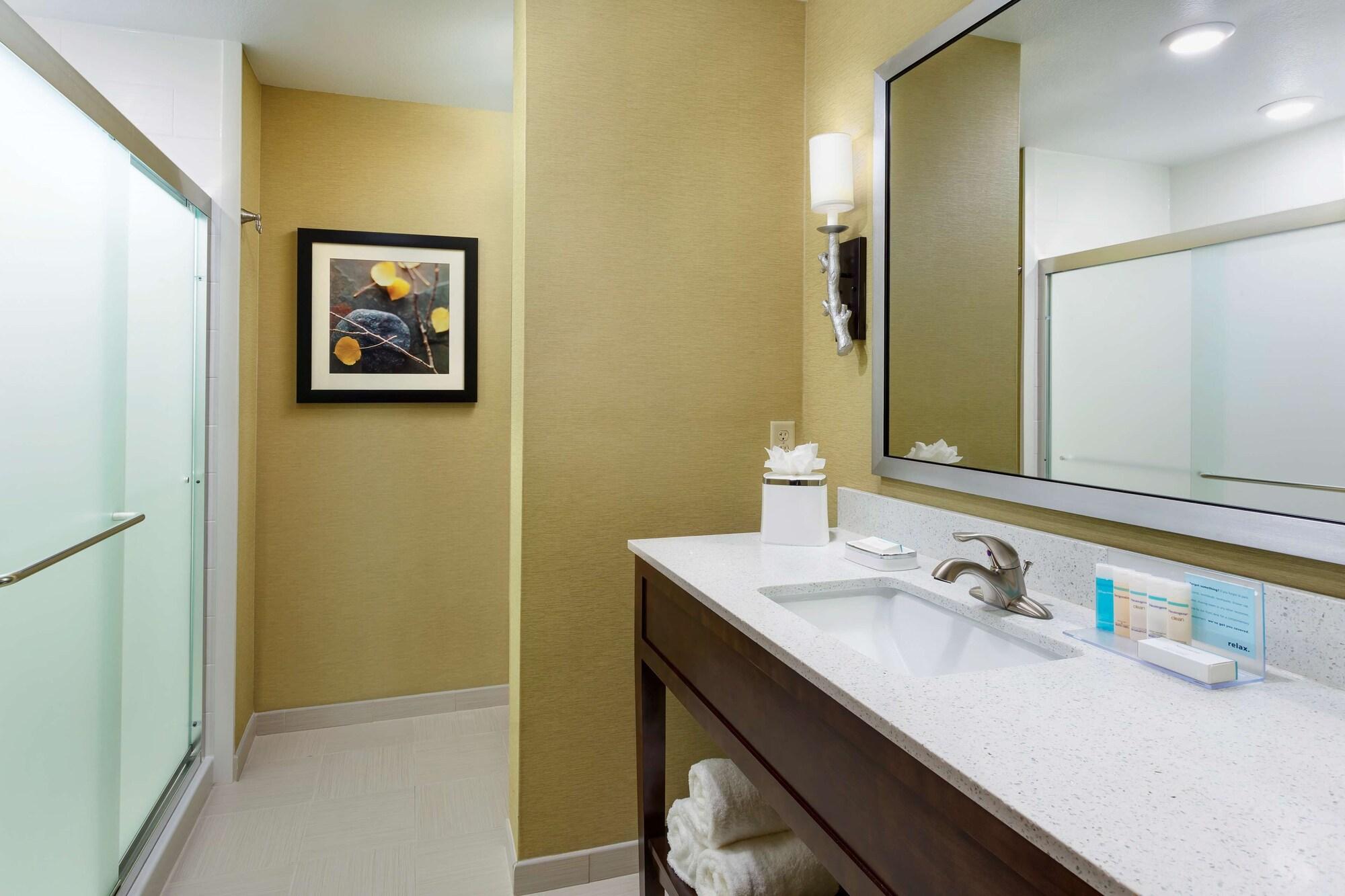 Hampton & - Faxon Exit Hotel